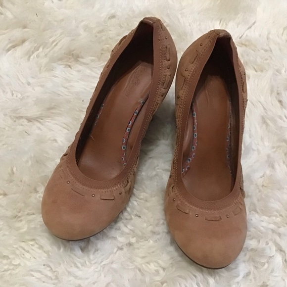 Neutral Soft Lucky Brand Wedges - Picture 6 of 8